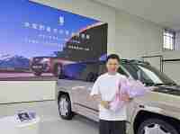 国产豪华新标杆！首位仰望U8L车主孙永军提车，见证中国智造崛起