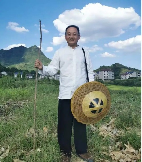 金土皓作词、作曲 : 热爱共产党