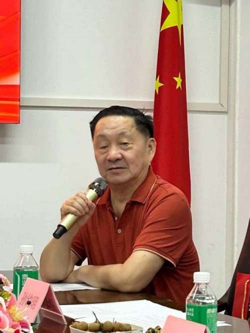 笔墨抒怀 礼赞七一---记老党员曾建国的文艺初心
