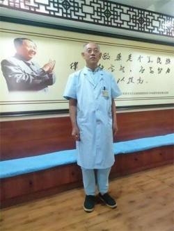 扎根基层半世纪：强新民纯中药调治情志病的传承与创新